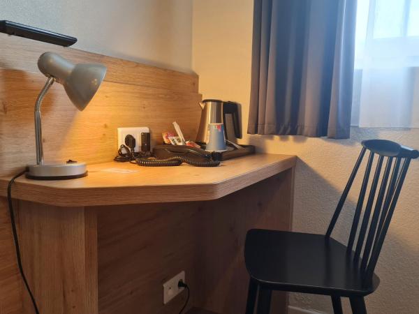 Kyriad Vannes Centre Ville : photo 2 de la chambre hébergement 1 lit simple