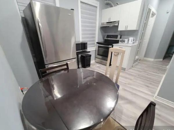 Cloud Bnb Downtown Ottawa : photo 8 de la chambre chambre familiale avec salle de bains