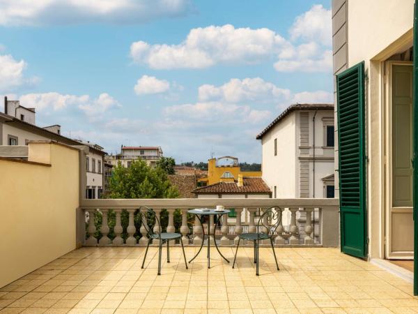 Anglo American Hotel Florence, Curio Collection By Hilton : photo 2 de la chambre chambre king de luxe avec terrasse