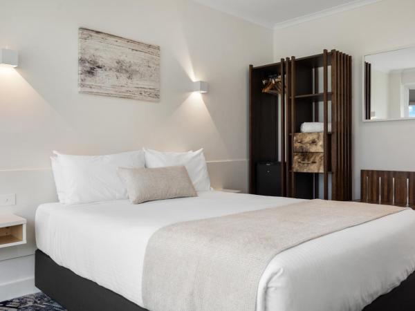 Best Western Adelaide Airport - Formerly Parador Inn : photo 3 de la chambre chambre lit queen-size - vue sur jardin