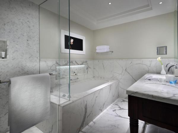 Kempinski The Boulevard Dubai : photo 1 de la chambre grand club burj view room twin