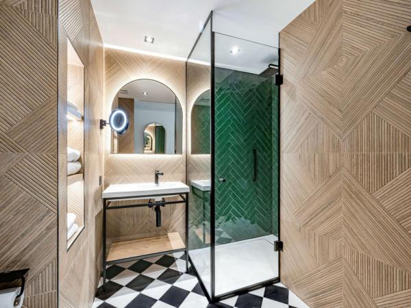 Doubletree By Hilton Nice Centre Iconic : photo 4 de la chambre chambre lit king-size deluxe