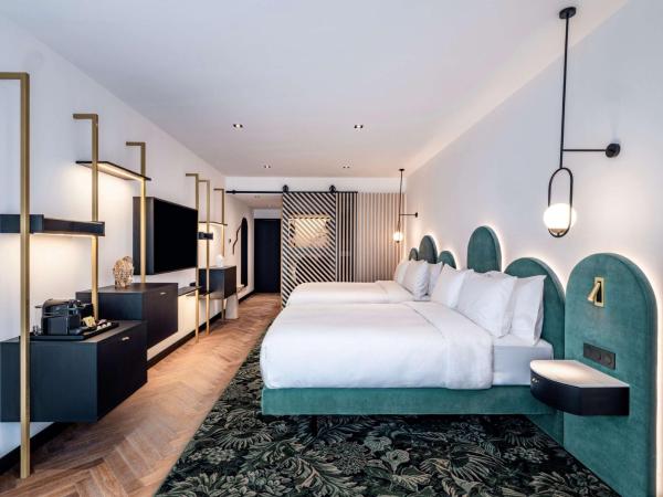 Doubletree By Hilton Nice Centre Iconic : photo 2 de la chambre chambre familiale avec 2 lits queen-size 