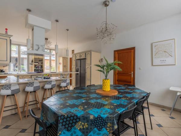 Douai house : photo 9 de la chambre chambre double avec salle de bains privative