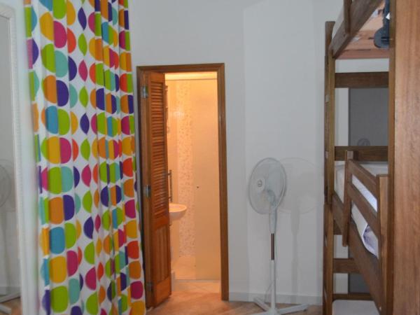 HostelariaSP Boutique : photo 2 de la chambre chambre lits jumeaux avec salle de bains commune