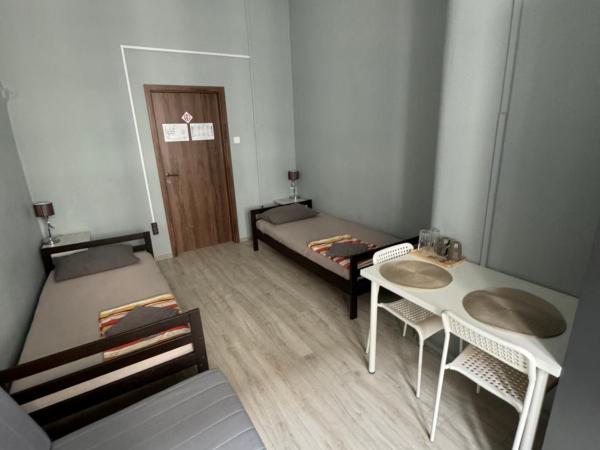 Boomerang Hostel : photo 10 de la chambre chambre double ou lits jumeaux avec salle de bains commune