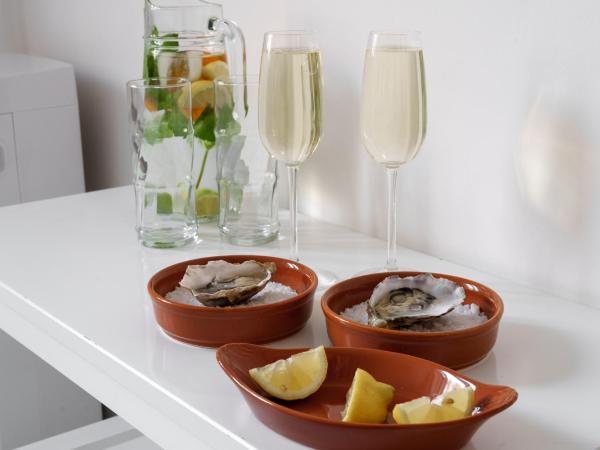 Old Town Boutique Residence : photo 8 de la chambre chambre double - vue sur jardin