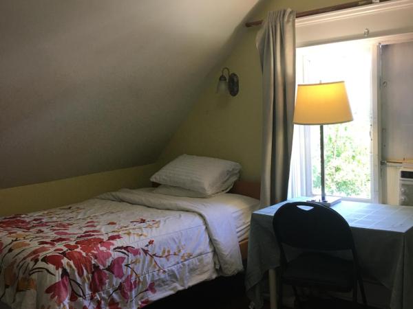 West coast guesthouse : photo 6 de la chambre chambre double avec salle de bains commune