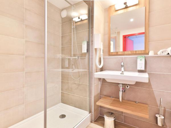 Kyriad Pontarlier : photo 4 de la chambre chambre double standard