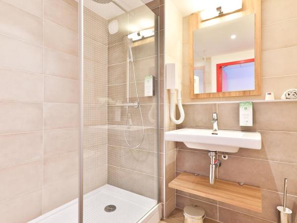 Kyriad Pontarlier : photo 5 de la chambre chambre lits jumeaux standard