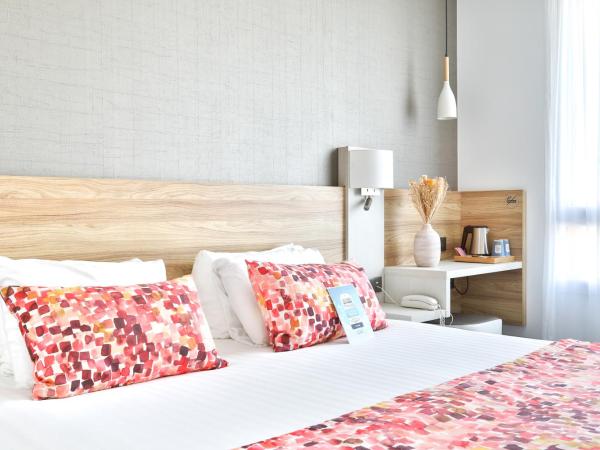 Kyriad Pontarlier : photo 3 de la chambre chambre double standard