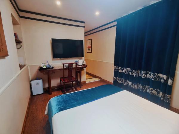 Wenjun Courtyard Hotel,3mins walk from Tonghuimen metro station ,located in the city center ,walking distance to many scenic areas, English-speaking service : photo 2 de la chambre budget double room corner room