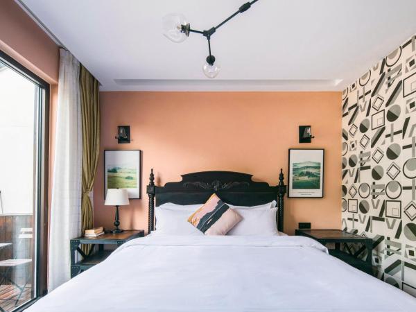 Suzhou Tree B&B - Suzhou Shushan Eco Village : photo 5 de la chambre suite lit queen-size avec baignoire spa