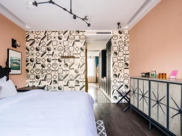 Suzhou Tree B&B - Suzhou Shushan Eco Village : photo 4 de la chambre suite lit queen-size avec baignoire spa