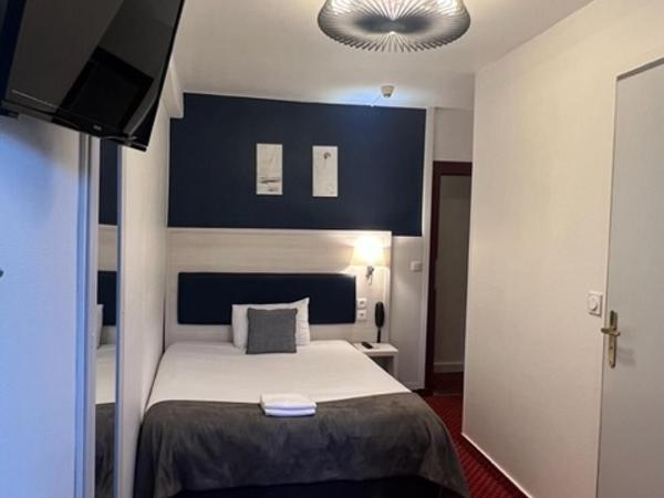 Brit Hotel Bleu Nuit : photo 1 de la chambre chambre simple supérieure