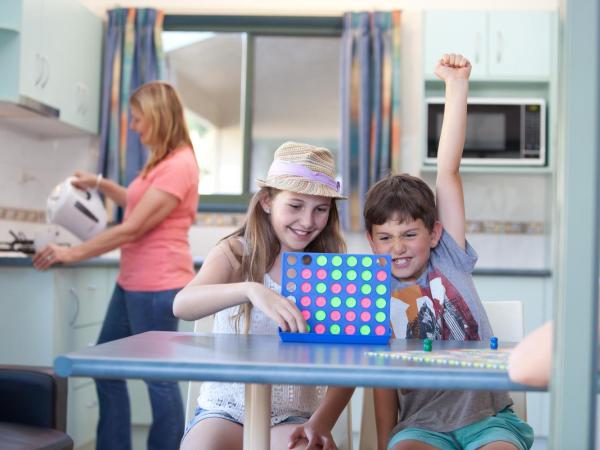 Cairns Crystal Cascades Holiday Park : photo 5 de la chambre deluxe family villa - cassowary