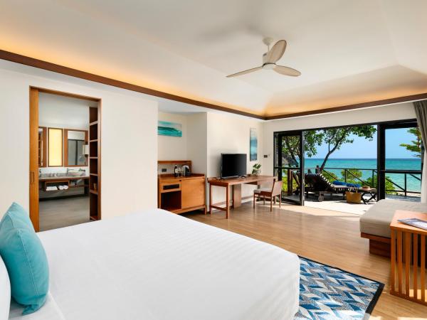 SAii Phi Phi Island Village : photo 2 de la chambre suite junior côté plage