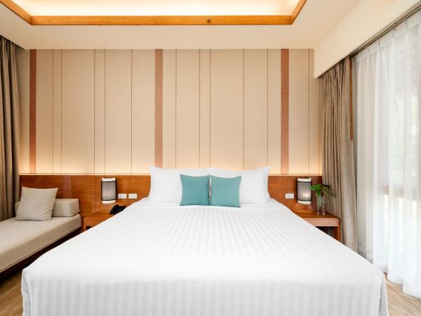 SAii Phi Phi Island Village : photo 4 de la chambre bungalow 1 lit king-size deluxe - côté jardin