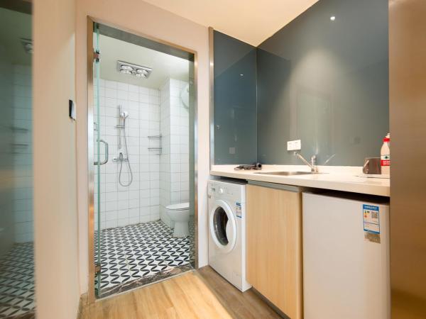 利兹高空影音酒店 : photo 3 de la chambre chambre lits jumeaux avec vue