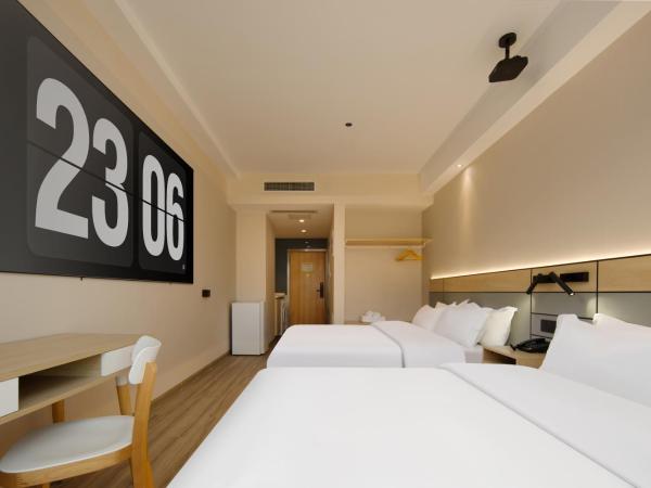 利兹高空影音酒店 : photo 5 de la chambre chambre lits jumeaux avec vue