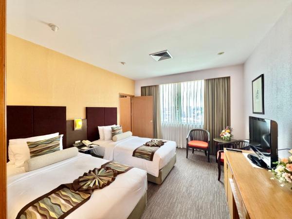 Phuket Merlin Hotel : photo 3 de la chambre suite familiale