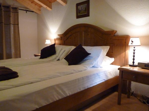 Chalet des Alpes : photo 1 de la chambre chambre double ou lits jumeaux