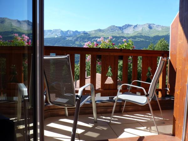 Chalet des Alpes : photo 1 de la chambre chambre double ou lits jumeaux avec balcon