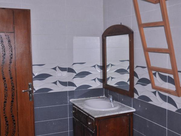 Amira Suite Double with Bathroom : photo 5 de la chambre chambre double avec salle de bains privative