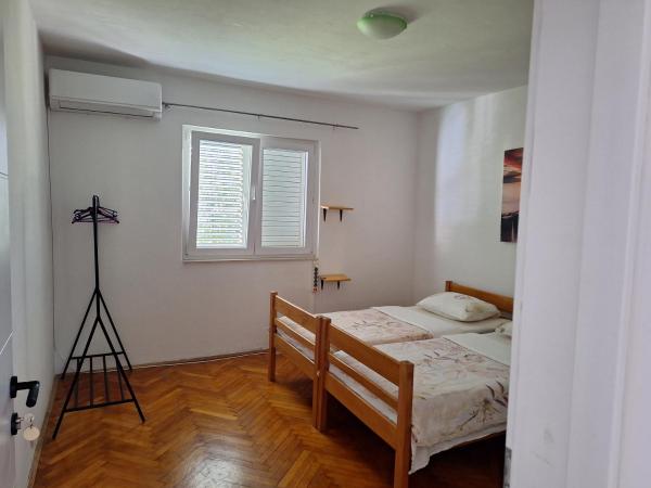 Hostel Melada Dom : photo 2 de la chambre chambre double ou lits jumeaux deluxe – vue sur jardin