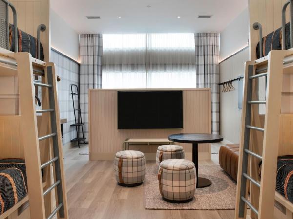 Moxy Banff : photo 7 de la chambre suite 1 chambre lit king-size