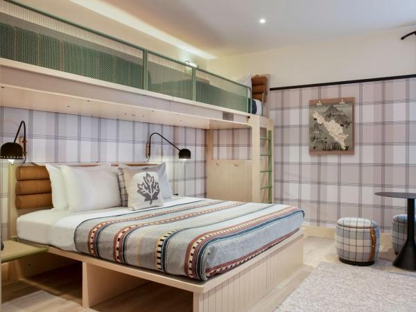 Moxy Banff : photo 9 de la chambre suite lit king-size