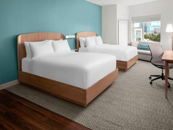 Element Charlotte Uptown : photo 1 de la chambre chambre standard avec 2 lits queen-size