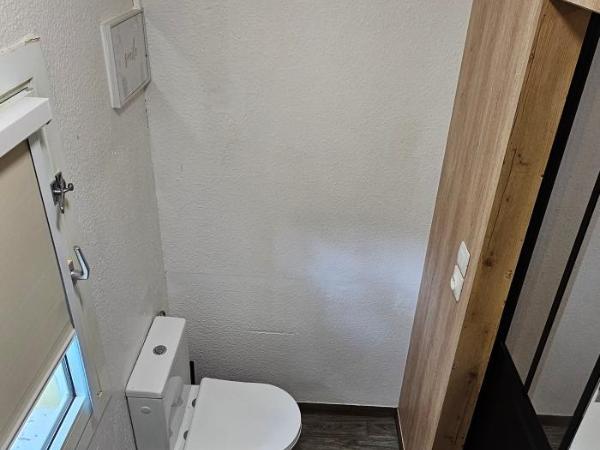 Class'eco Charleroi : photo 9 de la chambre chambre double avec salle de bains privative