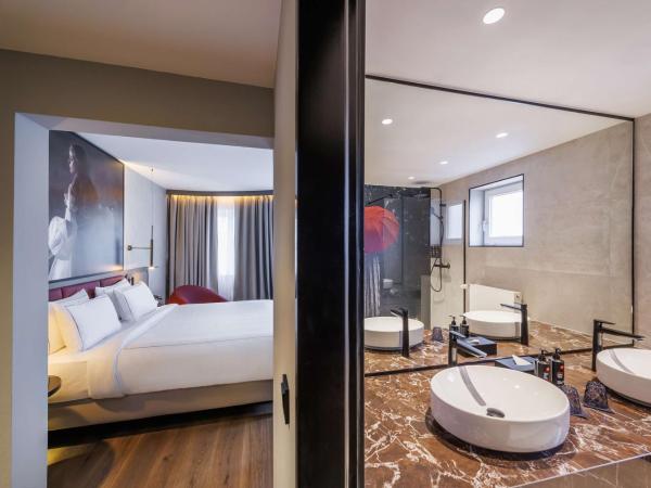 Radisson RED Berlin Kudamm : photo 1 de la chambre suite junior avec canapé-lit