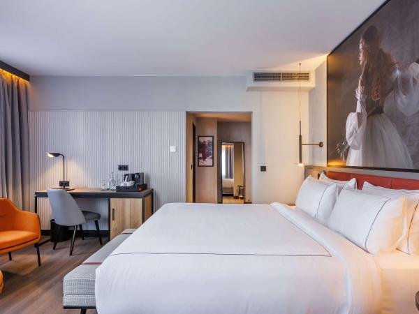 Radisson RED Berlin Kudamm : photo 2 de la chambre suite junior avec canapé-lit