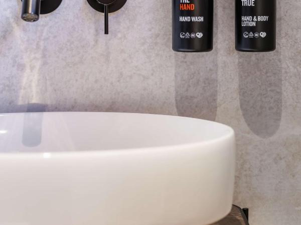 Radisson RED Berlin Kudamm : photo 4 de la chambre chambre double premium - vue sur cour