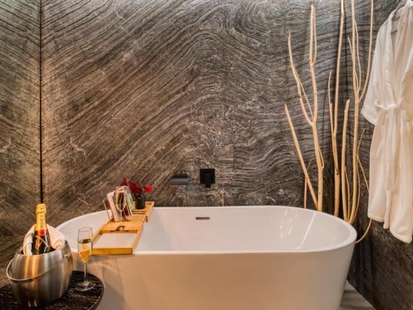 Casa Hannah B&B Boutique : photo 8 de la chambre chambre double deluxe avec baignoire