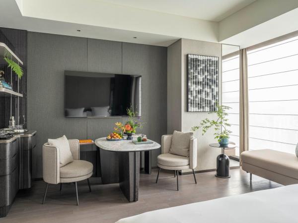 Four Seasons Hotel Hangzhou at Hangzhou Centre : photo 3 de la chambre chambre lit king-size deluxe - vue sur ville