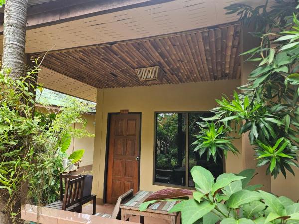 Lanta Riviera Beach Resort : photo 7 de la chambre bungalow - vue sur jardin