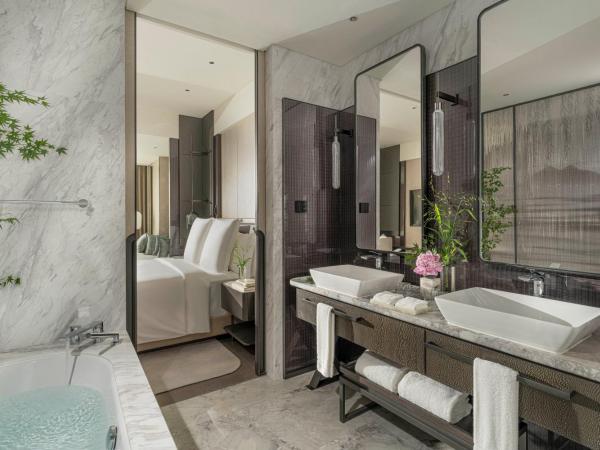 Four Seasons Hotel Hangzhou at Hangzhou Centre : photo 2 de la chambre premier king room with city view