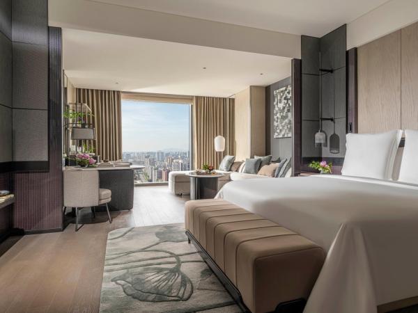 Four Seasons Hotel Hangzhou at Hangzhou Centre : photo 1 de la chambre premier king room with grand canal view