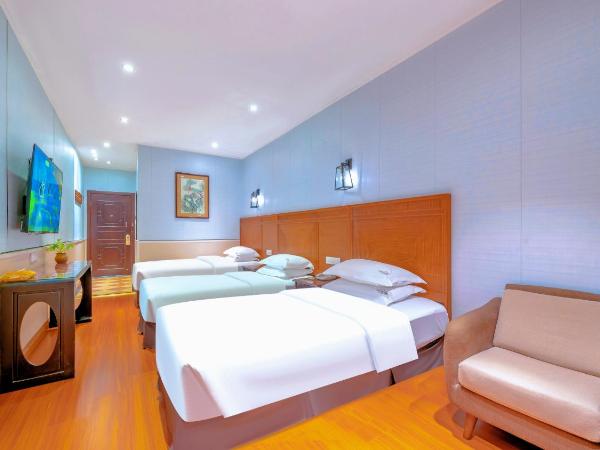 Wenjun Courtyard Hotel,3mins walk from Tonghuimen metro station ,located in the city center ,walking distance to many scenic areas, English-speaking service : photo 2 de la chambre courtyard triple room(free pick up service for 3 successive nights , free laundry service , free drinks )