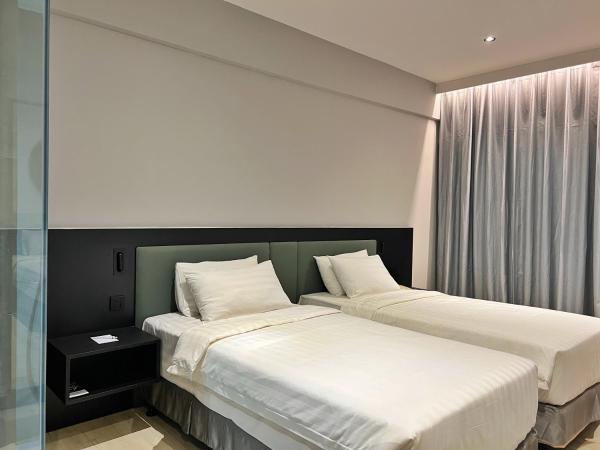 Crystal Crown Hotel Kuala Lumpur : photo 2 de la chambre hébergement lit king-size rubis