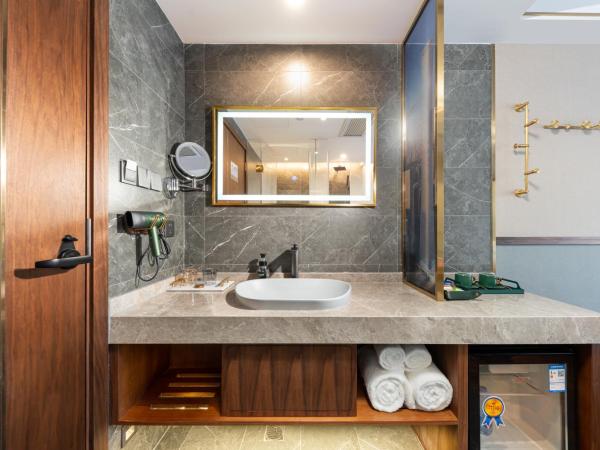 Time Traveller Boutique Hotel - Near Beijing CBD, CCTV, China Zun, SKP and Sanlitun, Tian'anmen Square, Forbidden City, Free daily necessities, Free night snack, Free laundry, English communication well, Free travel advice , Free gymnastic, : photo 9 de la chambre chambre double standard