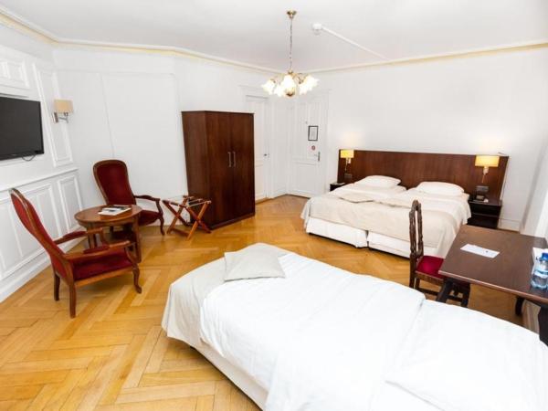 J5 Hotels Helvetie & La Brasserie : photo 2 de la chambre chambre triple