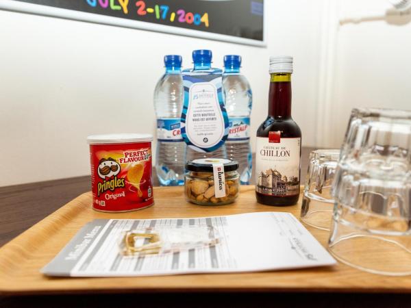 J5 Hotels Helvetie & La Brasserie : photo 9 de la chambre chambre double supérieure