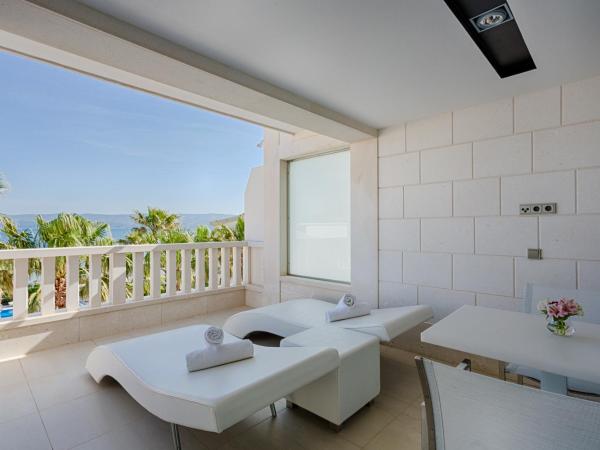 Damianii Luxury Boutique Hotel & Spa : photo 3 de la chambre premium suite with terrace, sea view and king size bed