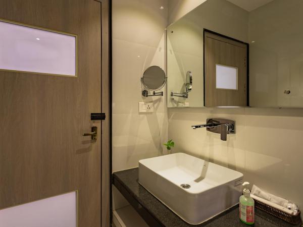 Mount Kailash Resort : photo 6 de la chambre chambre double ou lits jumeaux supérieure avec vue sur ville