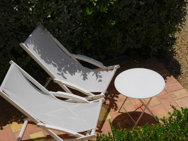 Hôtel La Figuière : photo 3 de la chambre cosy room with terrace and garden view