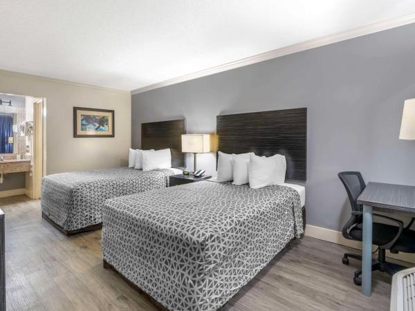 Suburban Studios International Drive : photo 1 de la chambre chambre standard avec 2 lits doubles-non-fumeurs